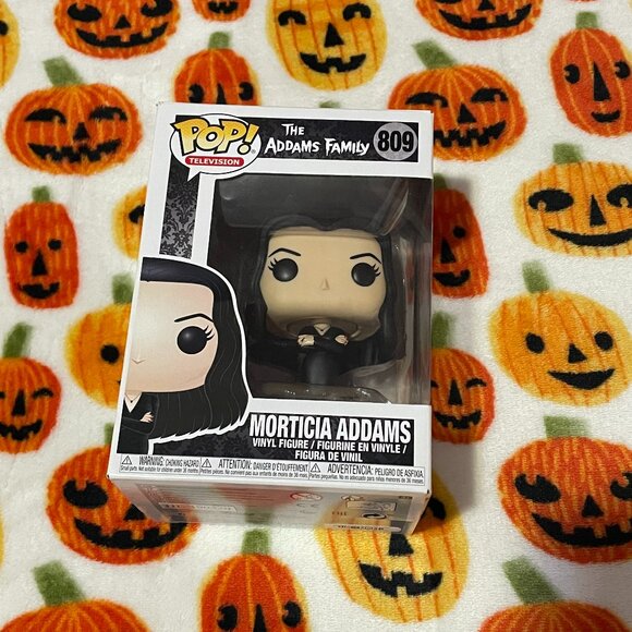 Morticia Addams TV Funko Pop - Picture 1 of 2